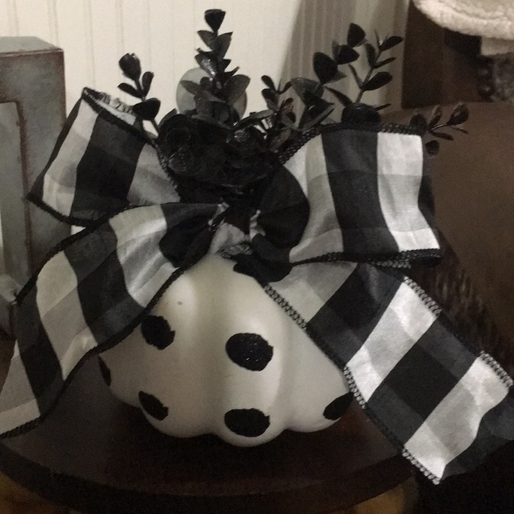 Black n white poly resin pumpkin